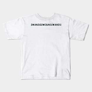 2022 in German is Zwanzigzweiundzwanzig Kids T-Shirt